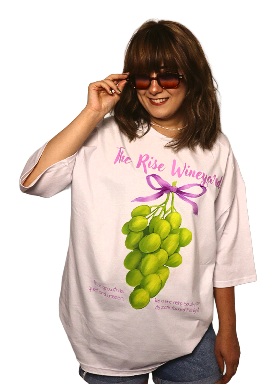 Loco Wear marka unisex oversize tişört, önünde üzüm deseni ve yazılı grafikle beyaz renk